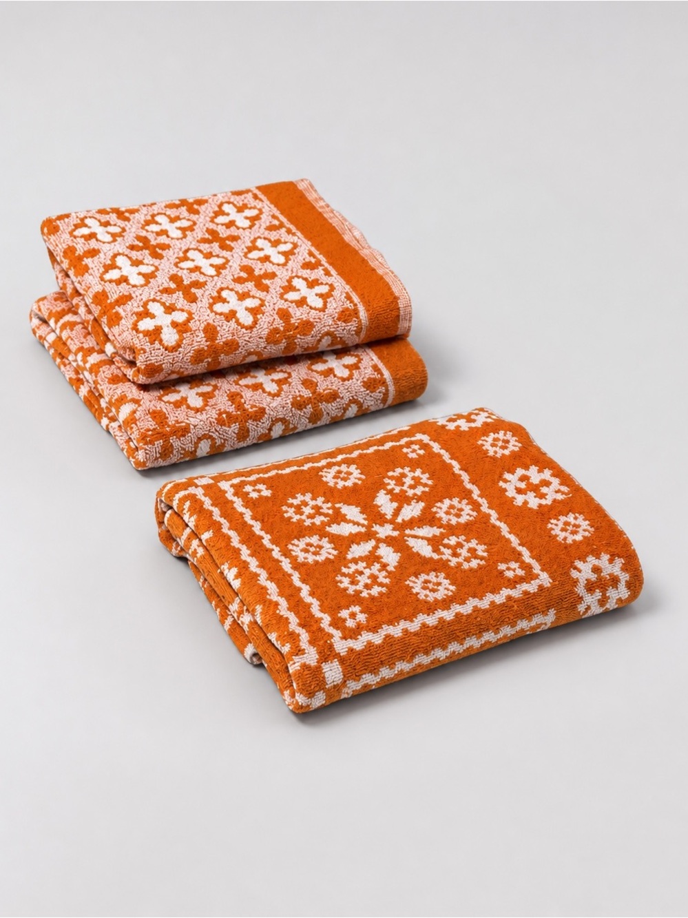 Vintage 70's 3-Piece Graphic 
Towel Set
